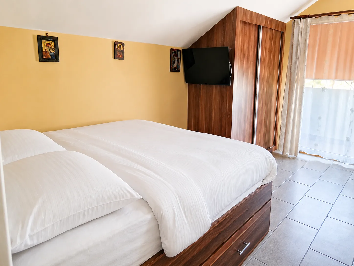 Bright additional bedroom